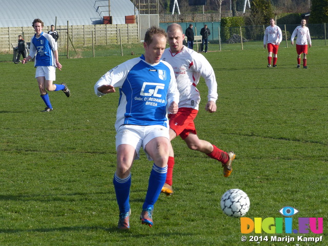 FZ002643 Pepijn voetballen